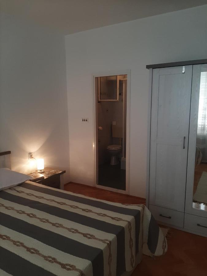 Apartments And Rooms Ljubica Lun  Εξωτερικό φωτογραφία