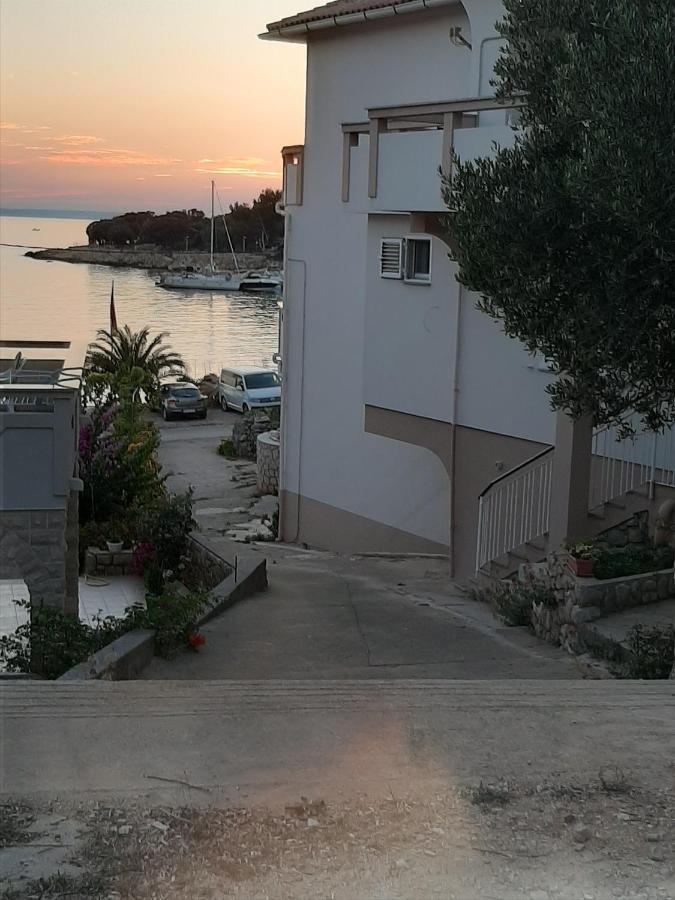 Apartments And Rooms Ljubica Lun  Εξωτερικό φωτογραφία