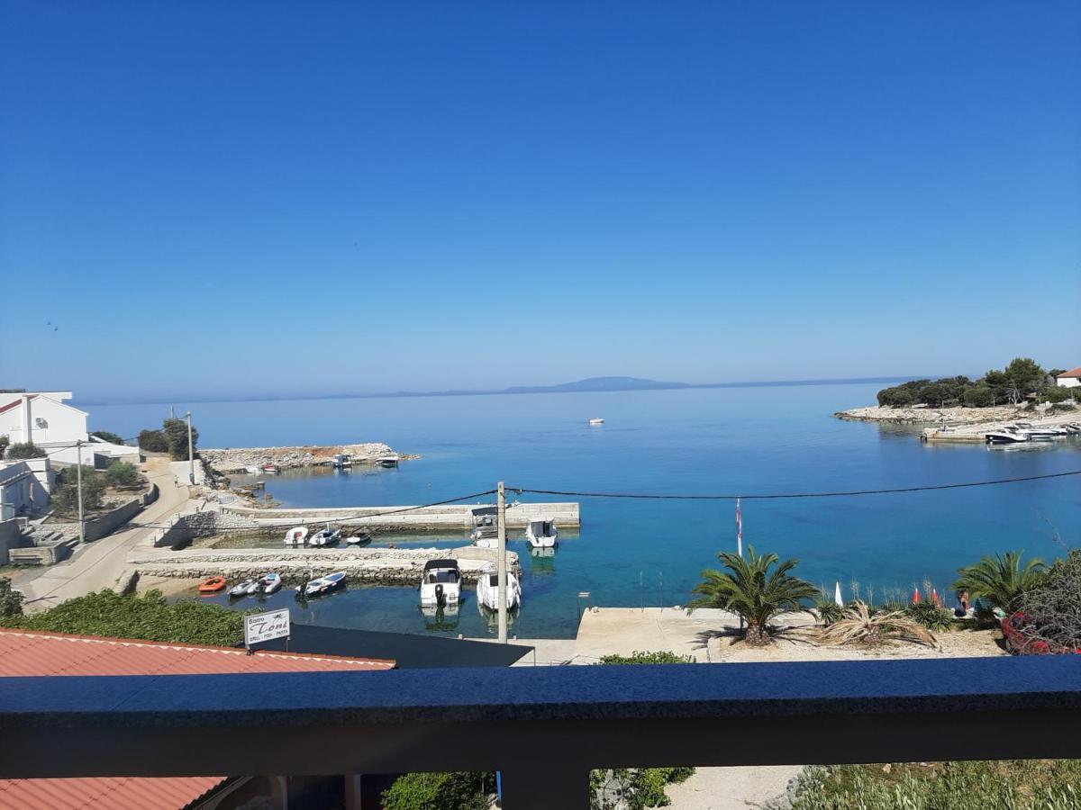 Apartments And Rooms Ljubica Lun  Εξωτερικό φωτογραφία