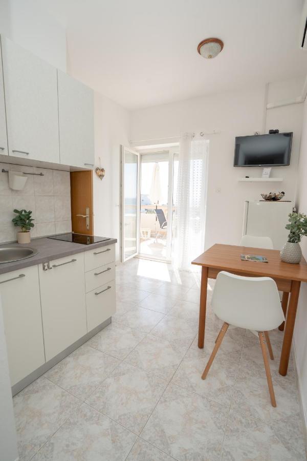 Apartments And Rooms Ljubica Lun  Εξωτερικό φωτογραφία