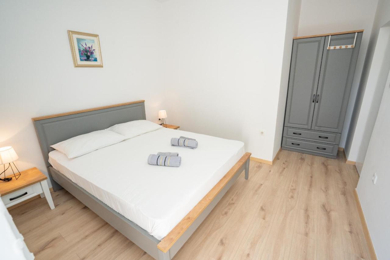 Apartments And Rooms Ljubica Lun  Εξωτερικό φωτογραφία