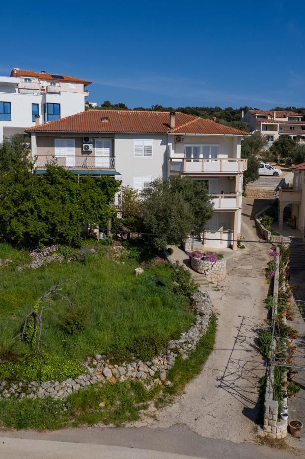 Apartments And Rooms Ljubica Lun  Εξωτερικό φωτογραφία