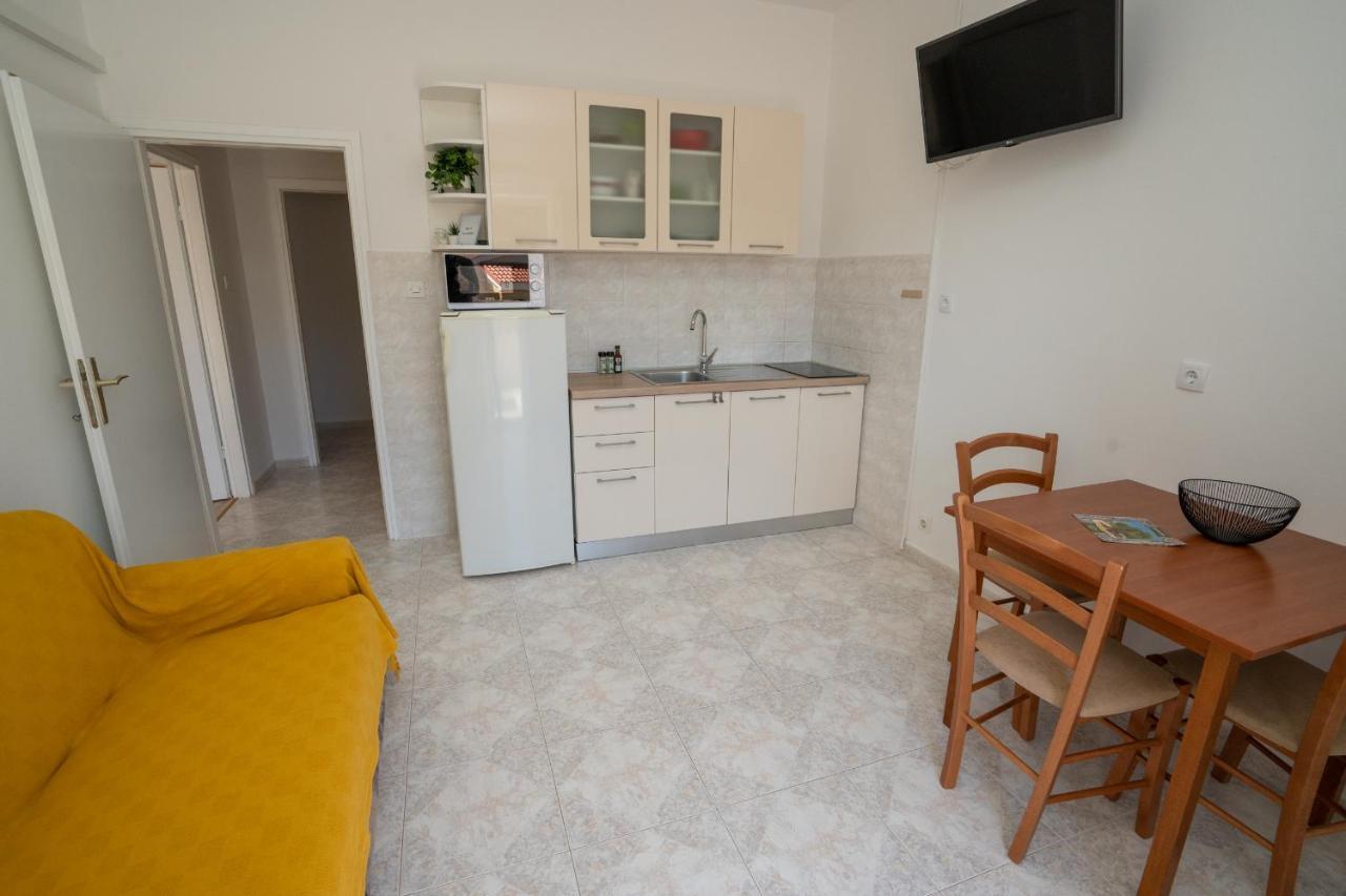 Apartments And Rooms Ljubica Lun  Εξωτερικό φωτογραφία