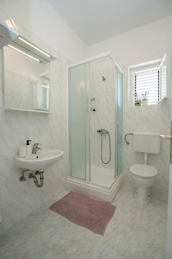 Apartments And Rooms Ljubica Lun  Εξωτερικό φωτογραφία