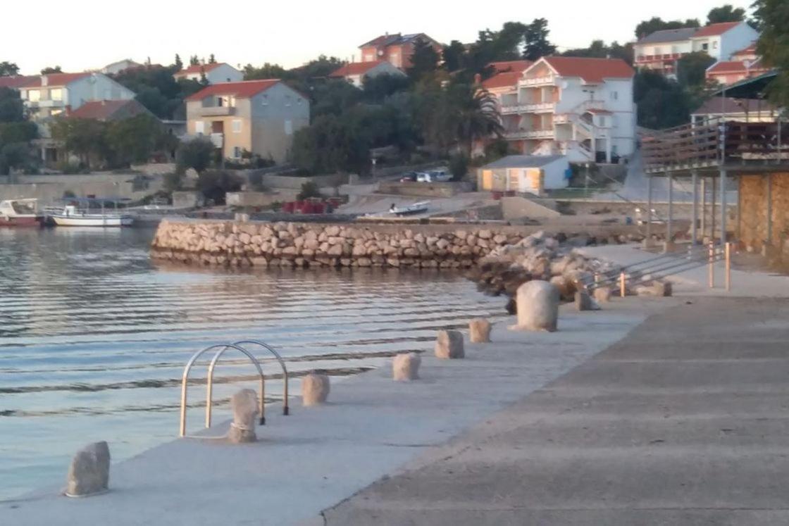 Apartments And Rooms Ljubica Lun  Εξωτερικό φωτογραφία
