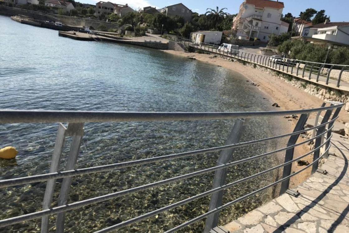 Apartments And Rooms Ljubica Lun  Εξωτερικό φωτογραφία