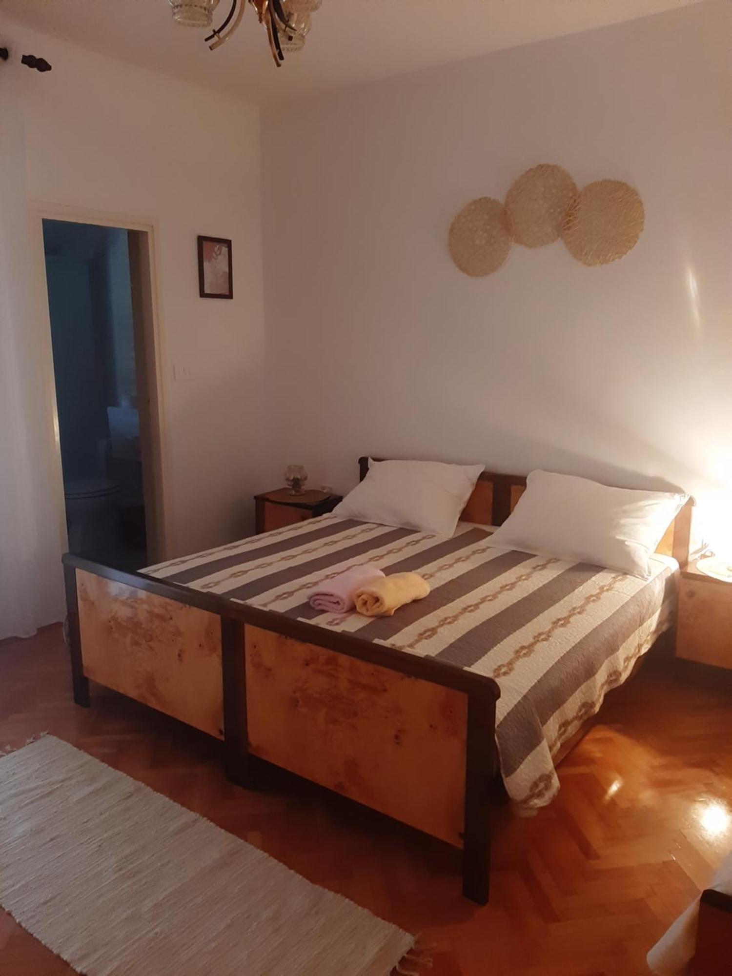 Apartments And Rooms Ljubica Lun  Εξωτερικό φωτογραφία
