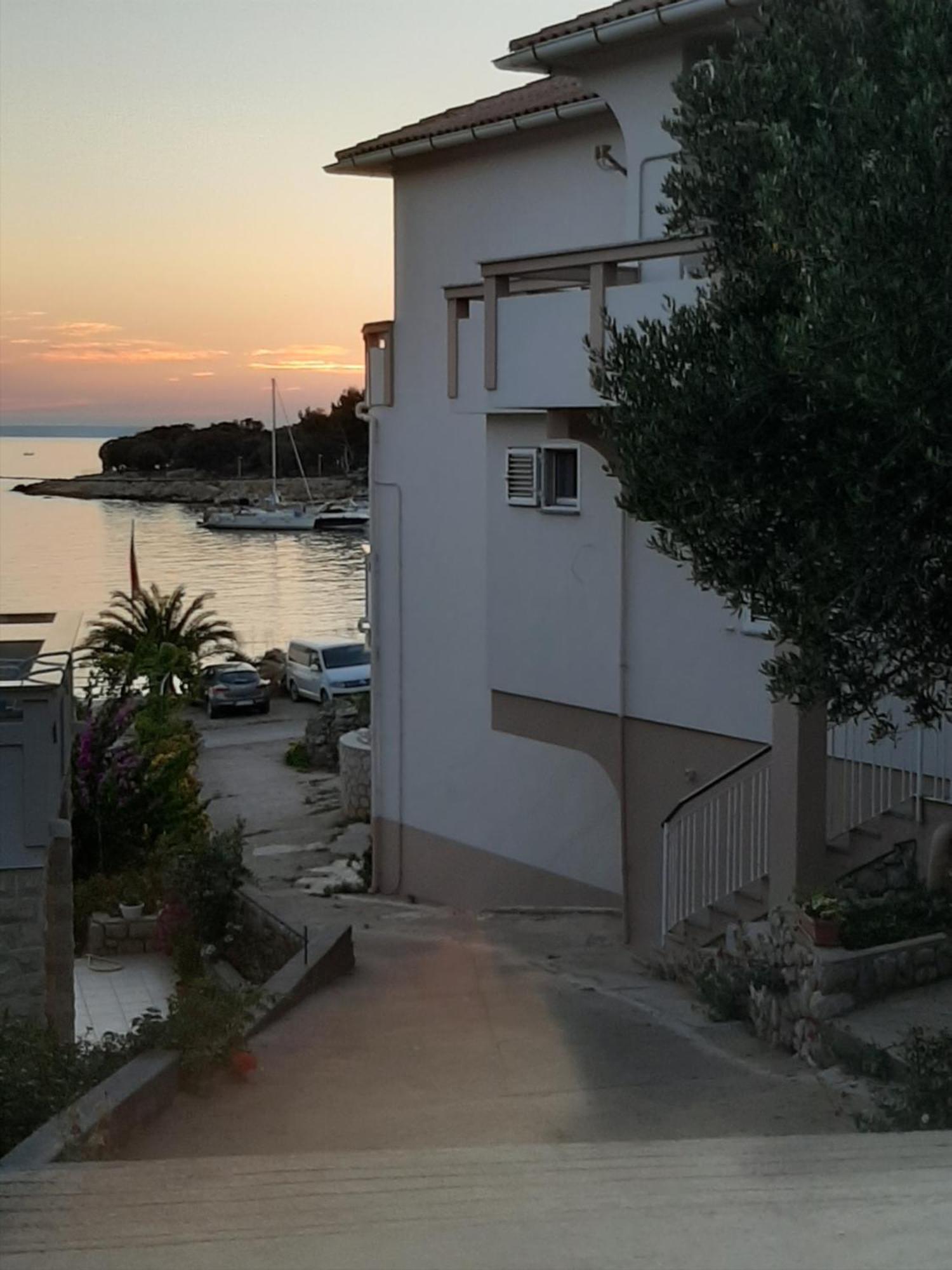 Apartments And Rooms Ljubica Lun  Εξωτερικό φωτογραφία